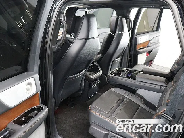 Lincoln Navigator — Фото автомобиля 11