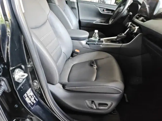 Toyota RAV4 — Фото автомобиля 24