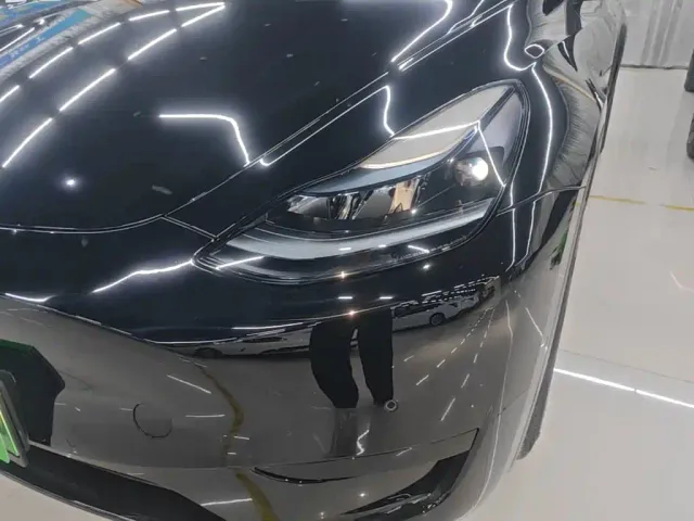 Tesla Model Y — Фото автомобиля 23