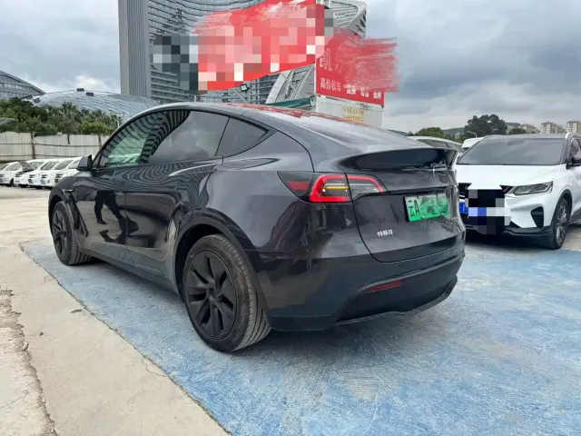 Tesla Model Y — Фото автомобиля 10