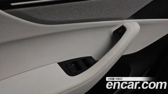 Tesla Model Y — Фото автомобиля 29