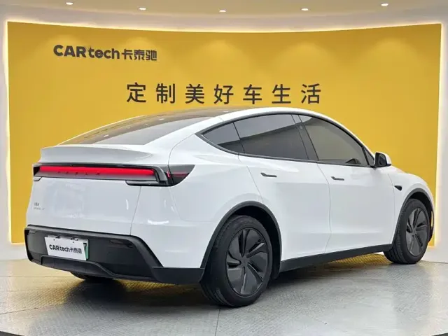 Tesla Model Y — Фото автомобиля 4