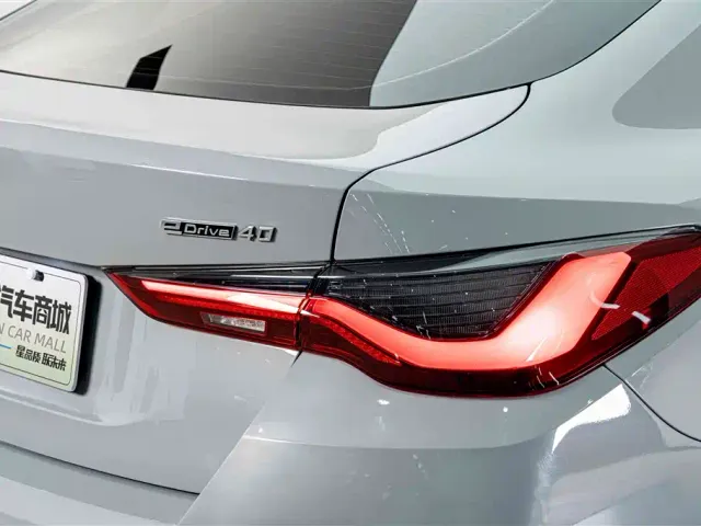 BMW i4 — Фото автомобиля 8