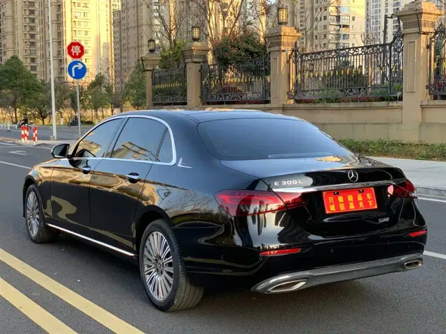 Mercedes-Benz E-Class — Фото автомобиля 6