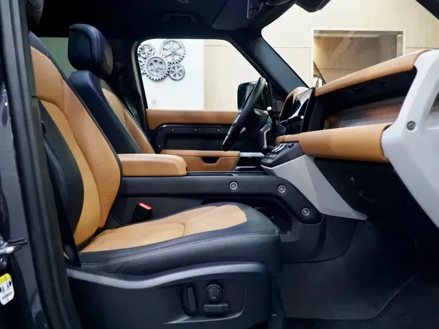 Land Rover Defender — Фото автомобиля 9