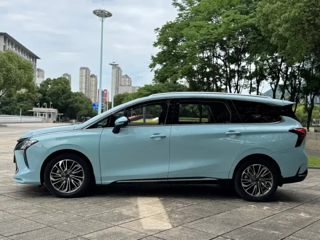 Dongfeng Fengxing Fengxing Yacht 2022 1.5T DCT Wave Chaser Edition — Фото автомобиля 11