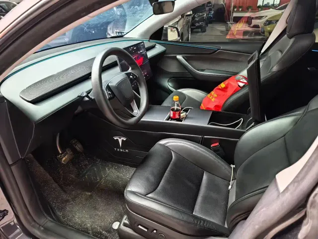 Tesla Model Y — Фото автомобиля 4