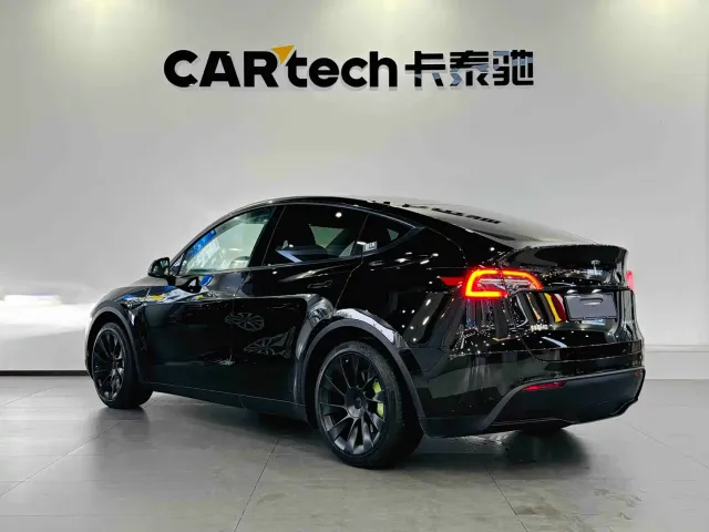 Tesla Model Y — Фото автомобиля 5