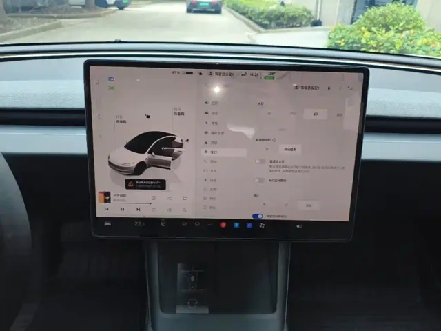 Tesla Model 3 — Фото автомобиля 12