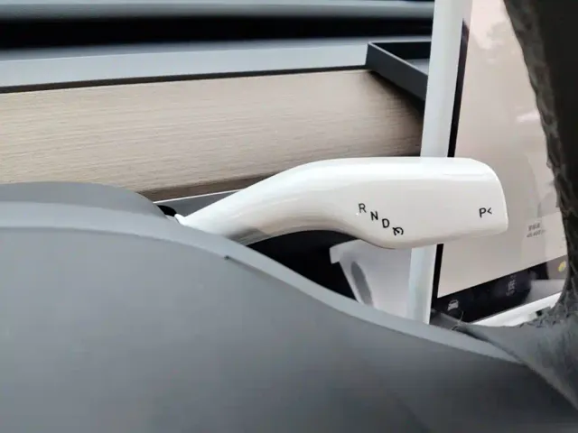 Tesla Model Y — Фото автомобиля 13