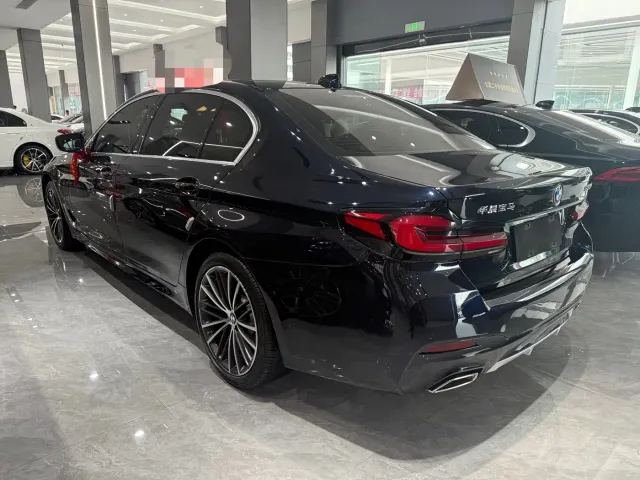 BMW 5 Series — Фото автомобиля 9