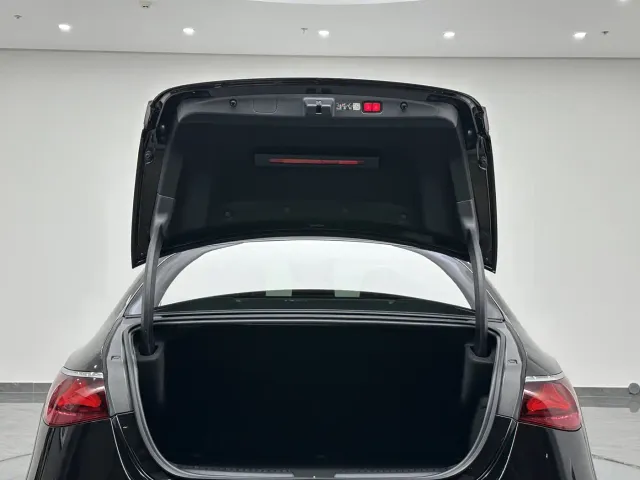 Mercedes-Benz E-Class — Фото автомобиля 28