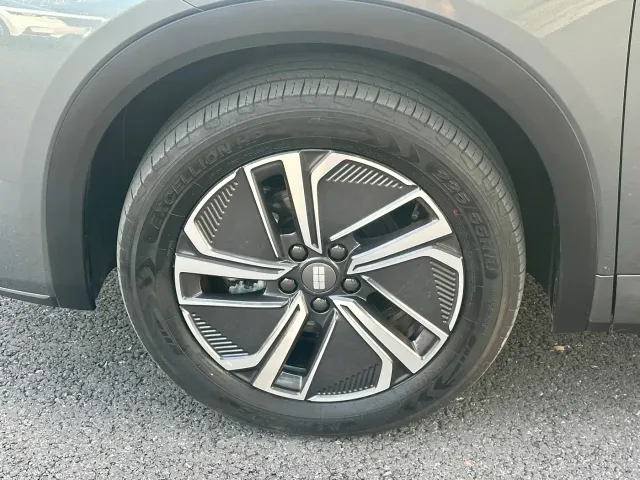 Geely Galaxy Starship 7 EM-i — Фото автомобиля 19