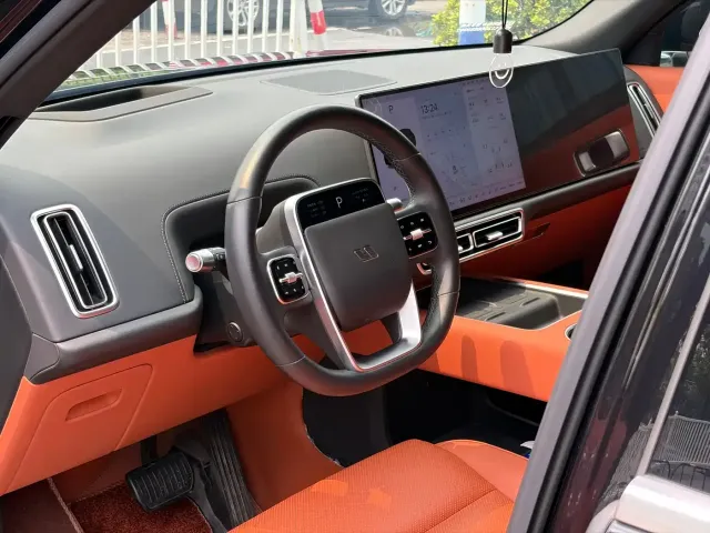 Li Auto L8 — Фото автомобиля 8