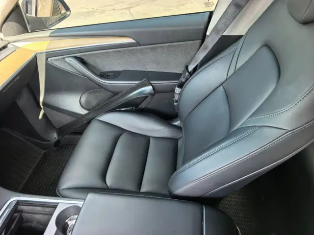 Tesla Model Y — Фото автомобиля 11