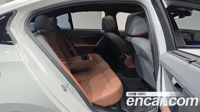 BMW 5 Series G60 — Фото автомобиля 18