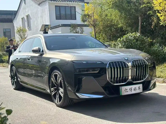 BMW i7 — Фото автомобиля 3