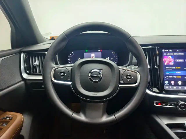 Volvo S60 — Фото автомобиля 10