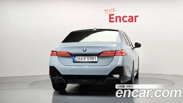 BMW 5-Series — Фото автомобиля 4