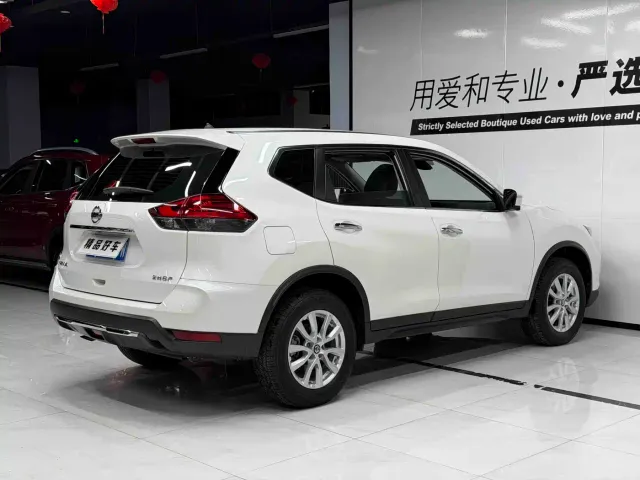 Nissan X-Trail — Фото автомобиля 4