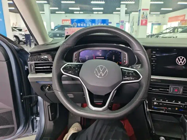 Volkswagen Passat — Фото автомобиля 10