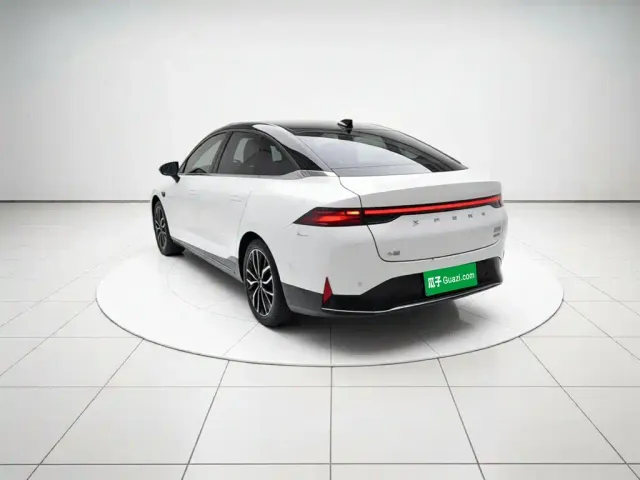Xpeng P5 — Фото автомобиля 24