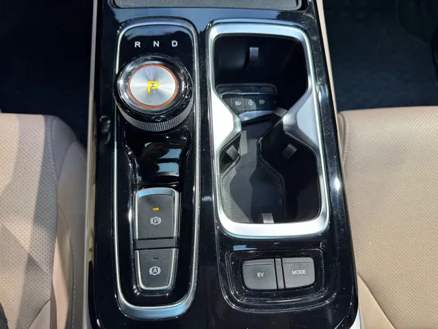 JAC Motors JAC QX PHEV — Фото автомобиля 12
