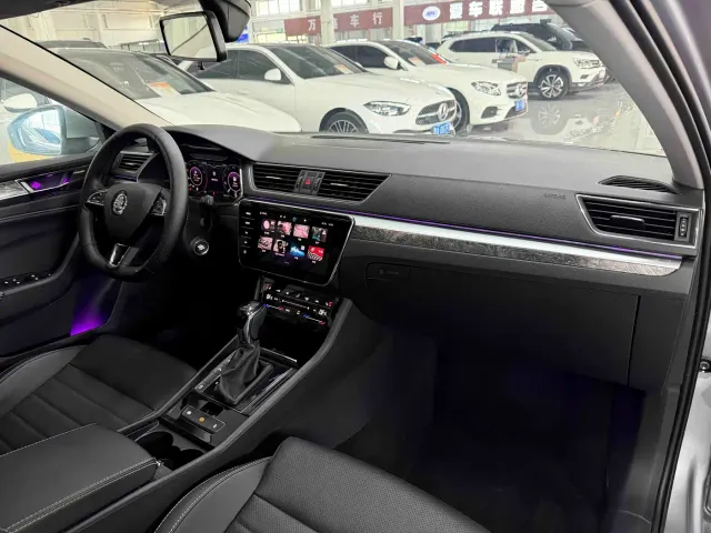 Skoda Superb — Фото автомобиля 20