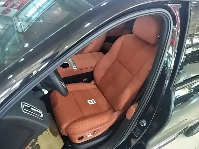 Li Auto L6 — Фото автомобиля 14