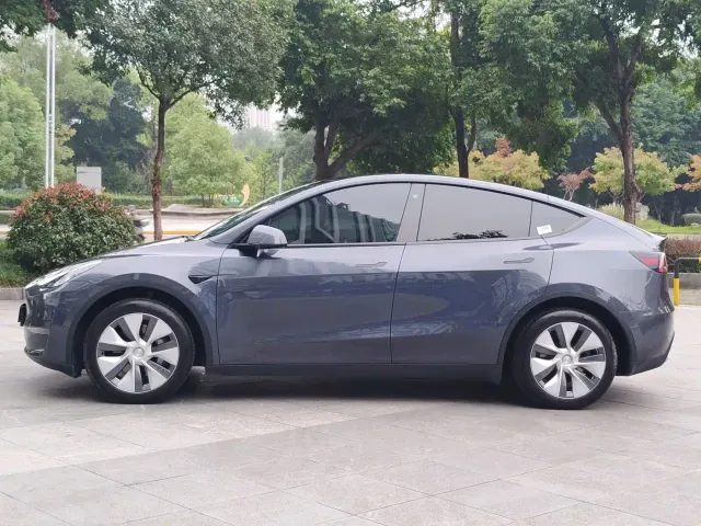 Tesla Model Y — Фото автомобиля 7