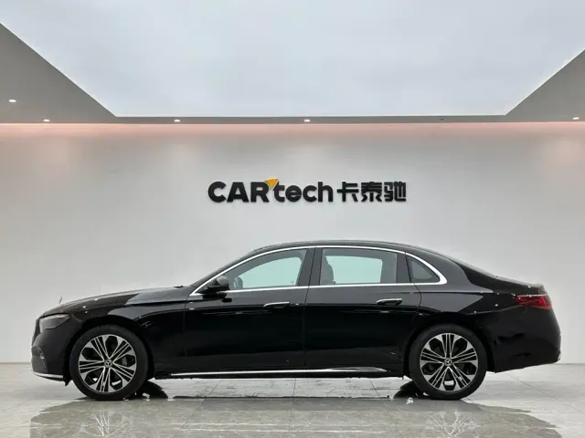 Mercedes-Benz E-Class — Фото автомобиля 2