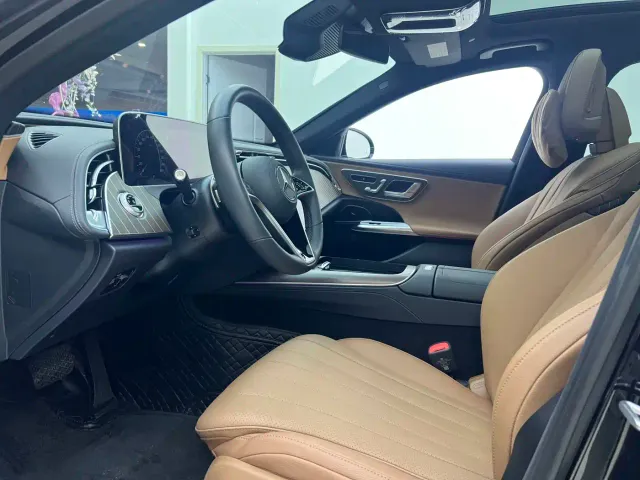Mercedes-Benz E-Class — Фото автомобиля 5