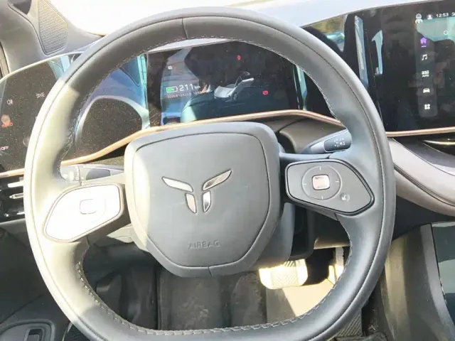 Hongqi EH7 — Фото автомобиля 15