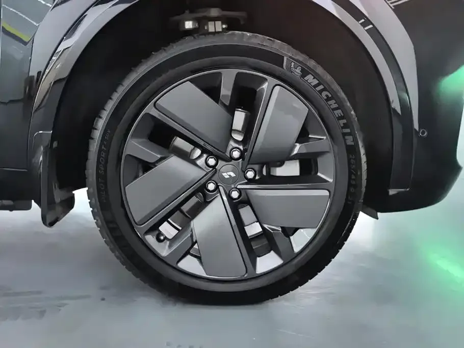 Li Auto Li L8 2025 Ultra Smart Renewal Edition — Фото автомобиля 6