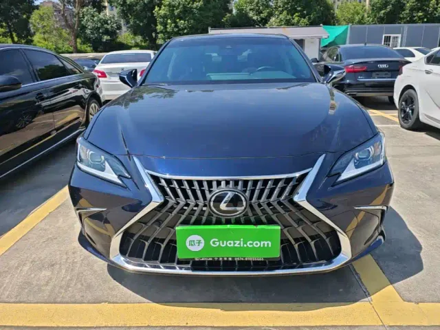 Lexus ES — Фото автомобиля 2