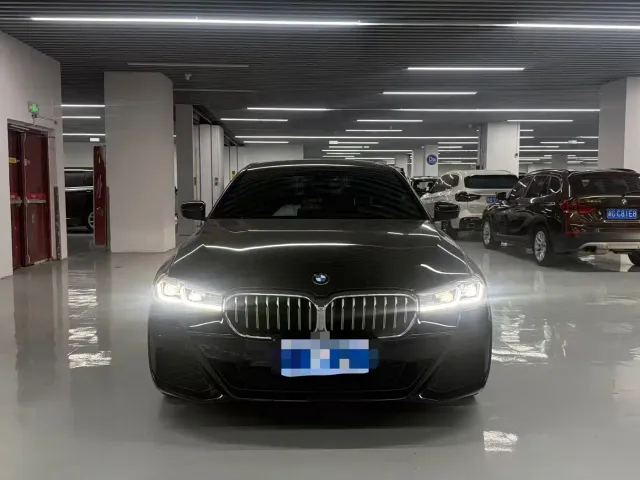 Фотография автомобиля — BMW 5 Series