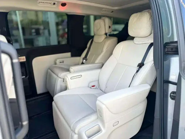 Li Auto MEGA — Фото автомобиля 12