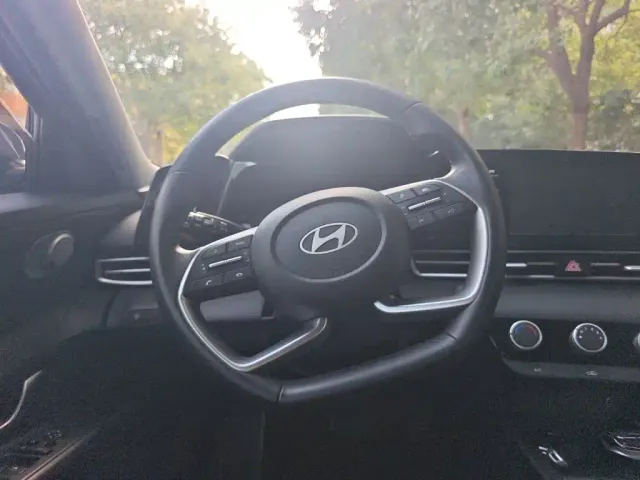 Hyundai Elantra — Фото автомобиля 6