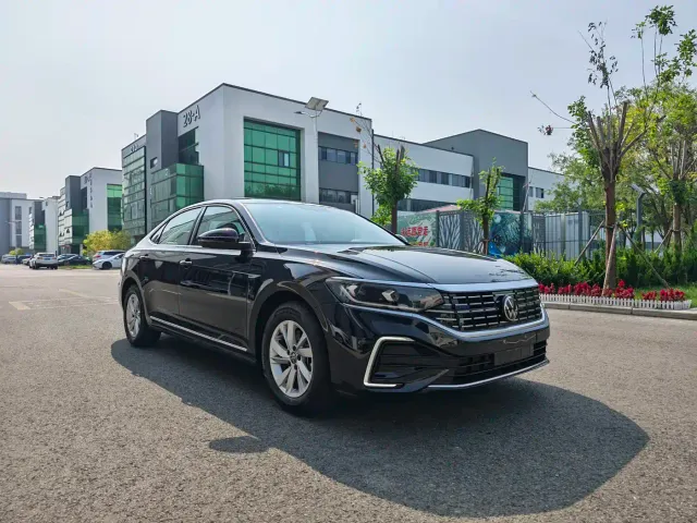 Volkswagen Passat — Фото автомобиля 2