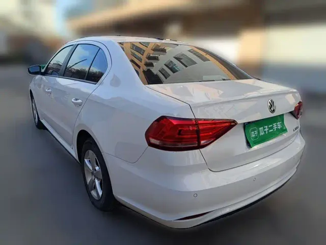 Volkswagen Lavida — Фото автомобиля 4