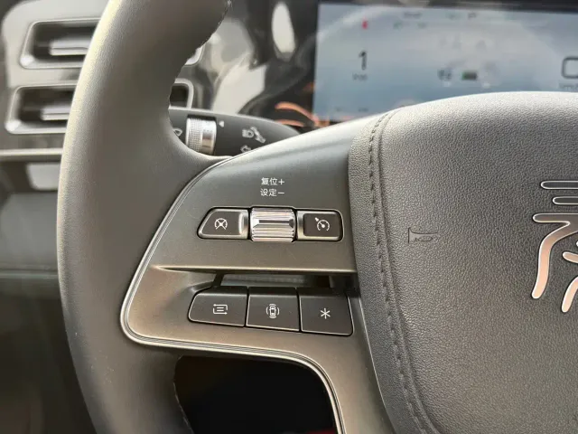 BYD Qin L — Фото автомобиля 13