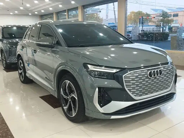 Audi Q4 e-tron — Фото автомобиля 3