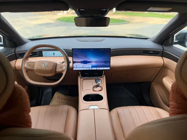 Dongfeng Aeolus Dongfeng Aeolus L8 2025 Plug-in Hybrid — Фото автомобиля 6