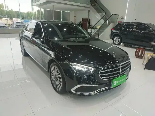 Mercedes-Benz E-Class — Фото автомобиля 3