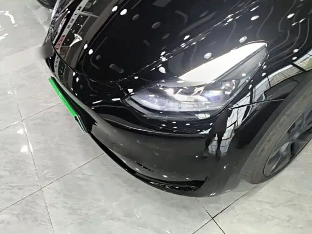 Tesla Model Y — Фото автомобиля 23