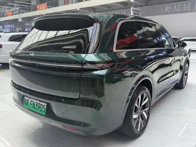 Li Auto L8 — Фото автомобиля 10
