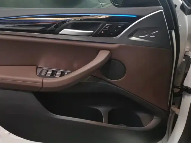 BMW iX3 — Фото автомобиля 7