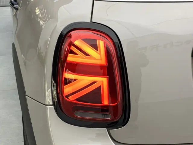 MINI MINI 2023 Facelift 2.0T COOPER S Artist 5-Door — Фото автомобиля 5