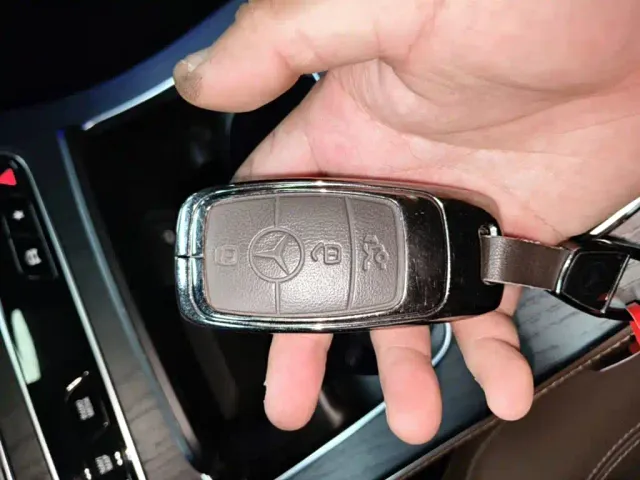 Mercedes-Benz E-Class — Фото автомобиля 8