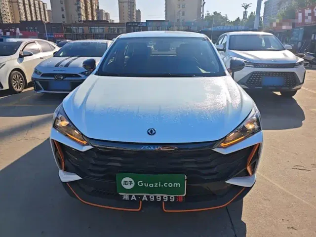 Dongfeng Yixuan — Фото автомобиля 2